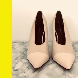 * HOLIDAYS SALE * Calvin Klein Cream and Gold Leather Heels
